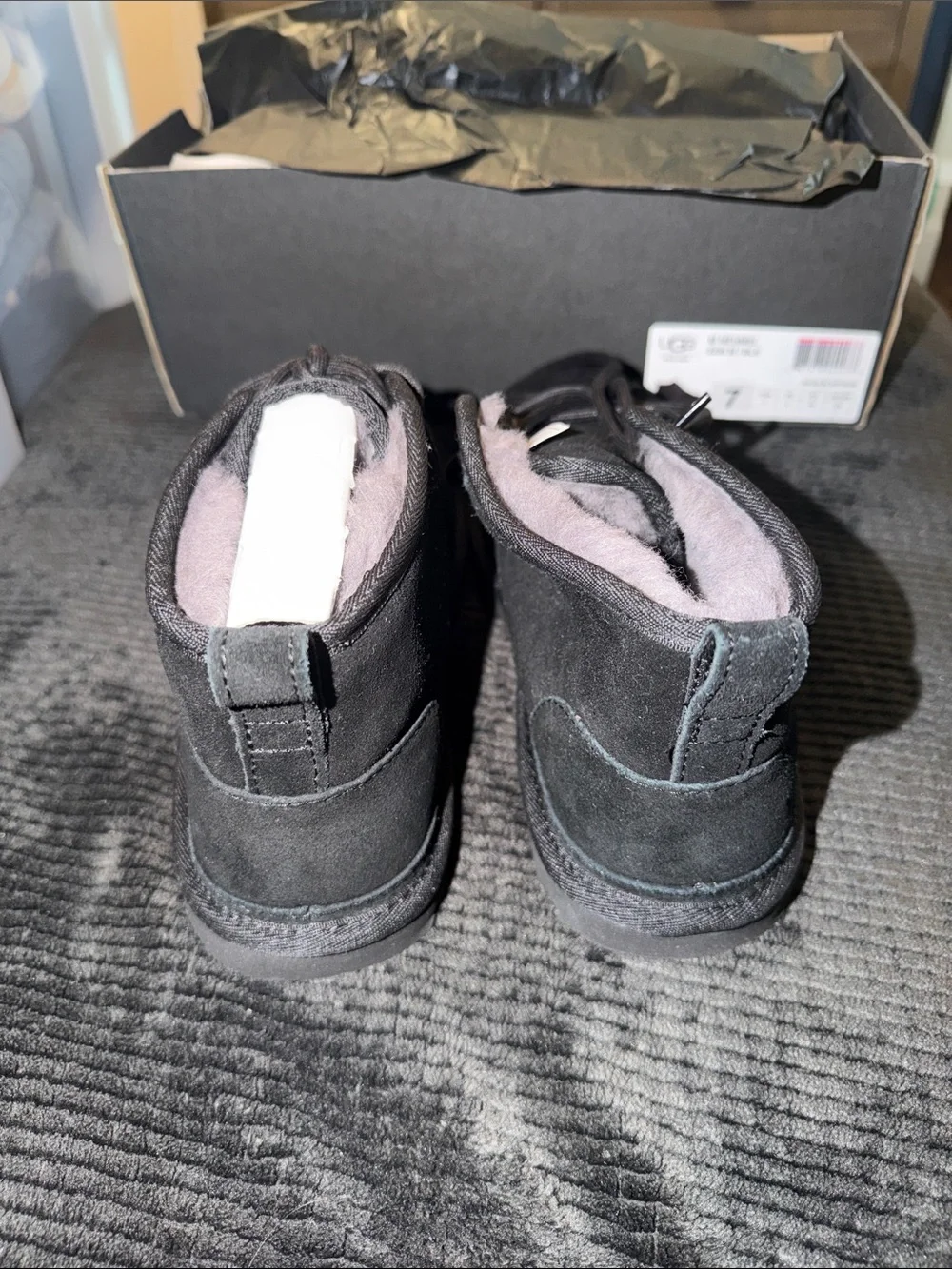 UGG durable black